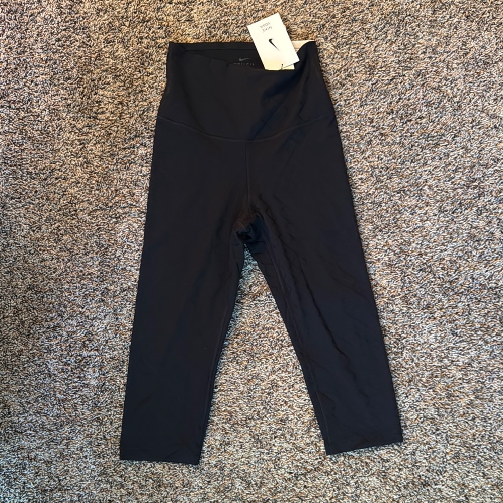 Nike Yoga Cropped Leggings